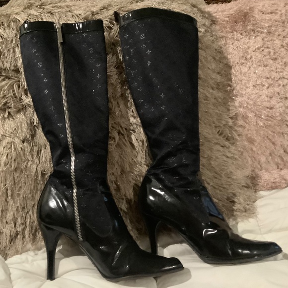 Boots - Picture 2 of 4